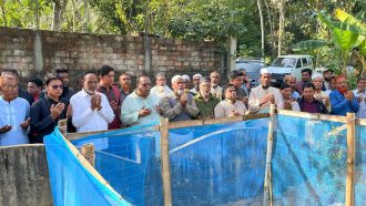 বিয়ানীবাজারে প্রয়াত নেতাদের কবর জিয়ারতে বিএনপি নেতা আবুল কাহের চৌধুরী