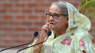 শেখ হাসিনাসহ ১৭ জনের দেশত্যাগে নিষেধাজ্ঞার আদেশ