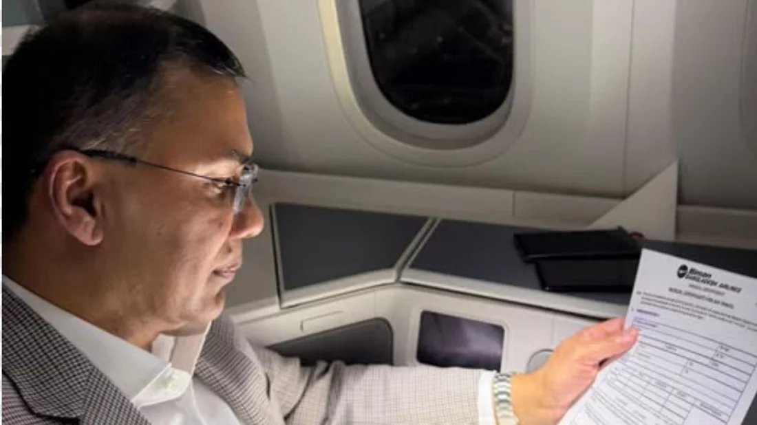 ‘ফেরা’-বিমানে বসে তারেক রহমানের ফেসবুক পোস্ট