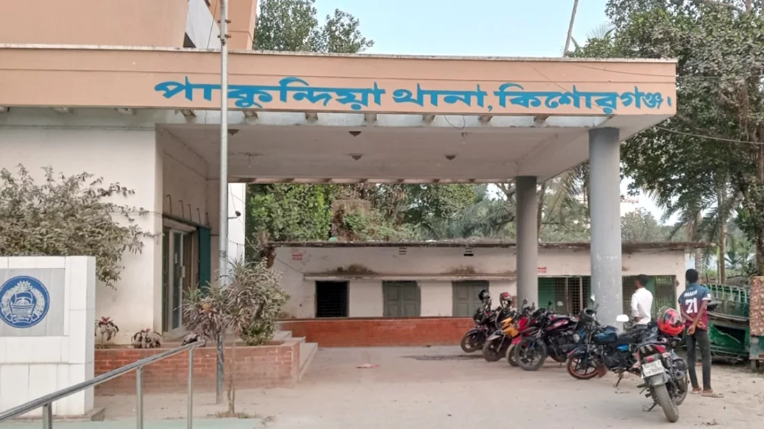 বসতঘরে গৃহবধূকে গলা কেটে হত্যা