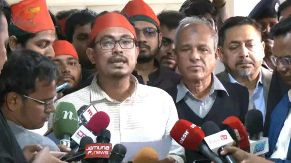 স্বরাষ্ট্র উপদেষ্টার পাশে দাঁড়িয়ে তার পদত্যাগ চাইলেন সাদিক কায়েম