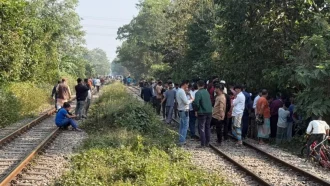 ফেনীতে রেললাইনের পাশে মিললো সেরেস্তাদারের ঝুলন্ত মরদেহ