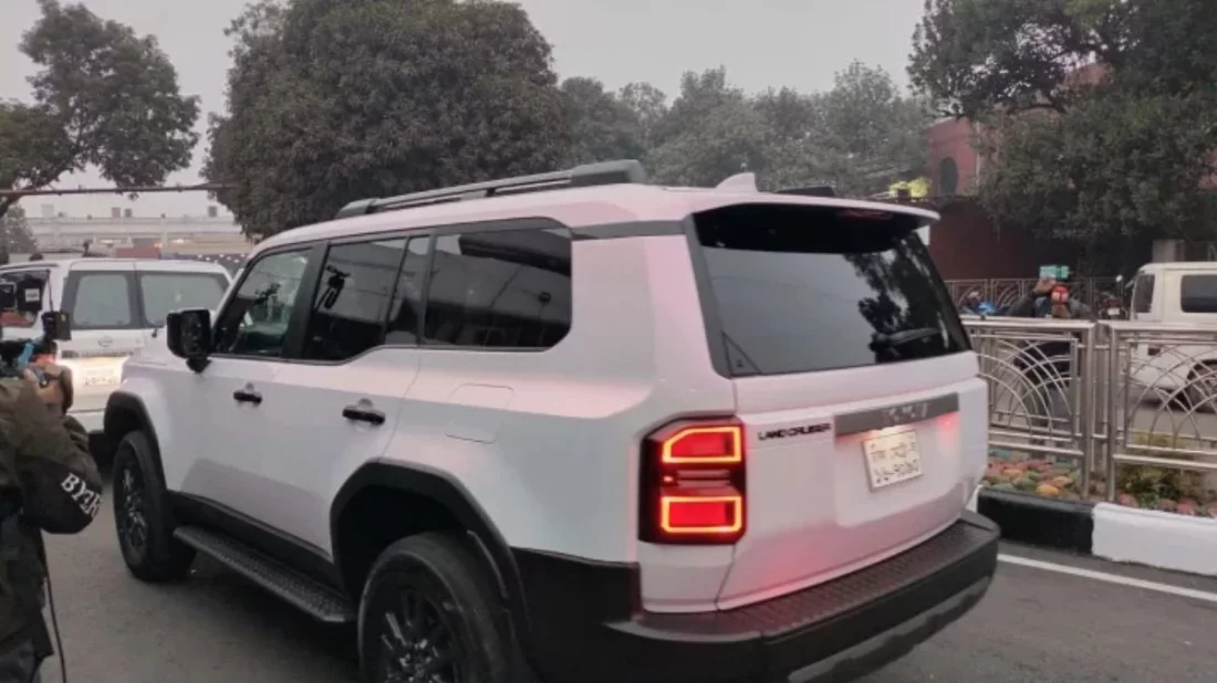 তারেক রহমানের জন্য বিমানবন্দরে পৌঁছেছে বুলেটপ্রুফ গাড়ি