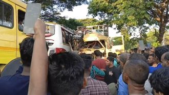 সিলেট বাস-ট্রাকের মুখোমুখী সংঘর্ষ, ব্যাপক ক্ষয়-ক্ষতির শঙ্কা