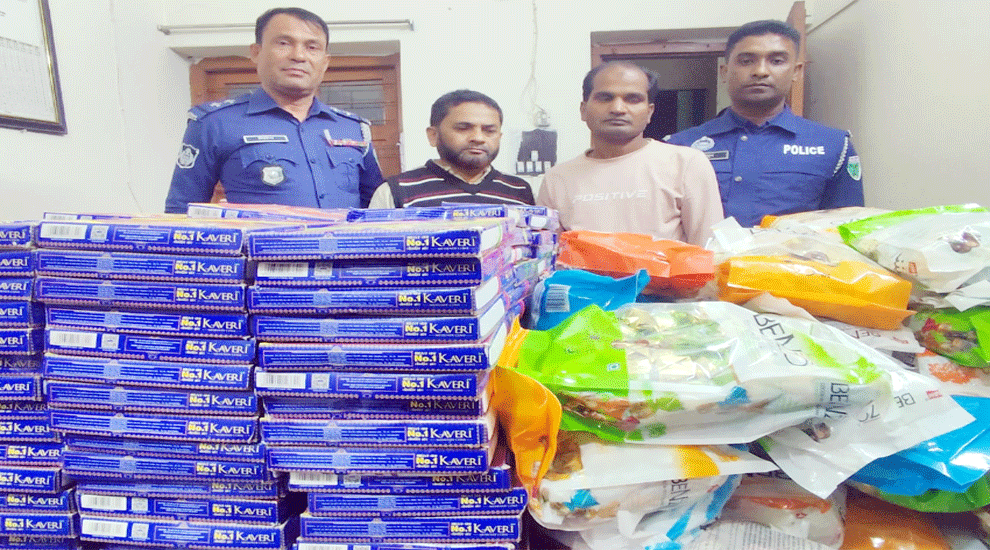 জৈন্তাপুরে পর্যটকবাহী বাসে তল্লাশি, ভারতীয় পণ্যসহ আটক ২