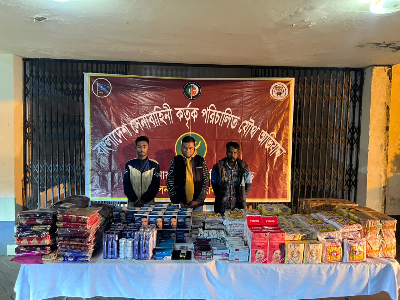 বিয়ানীবাজারে সেনাবাহিনীর অভিযানে ভারতীয় অবৈধ পণ্যসহ আটক ৩