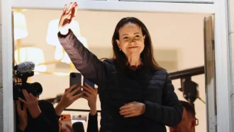 ১১ মাস পর প্রকাশ্যে এলেন শান্তিতে নোবেলজয়ী মাচাদো