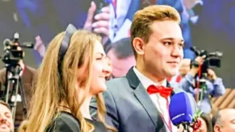 পুতিনের সংবাদ সম্মেলনে প্রেমিকাকে বিয়ের প্রস্তাব সাংবাদিকের, অতপর…