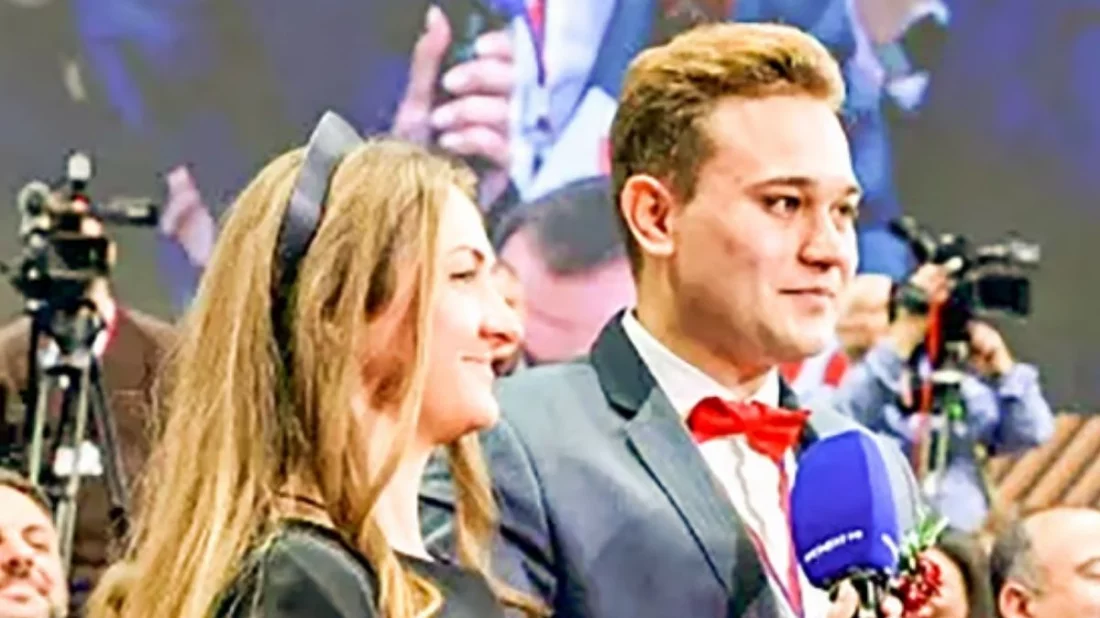 পুতিনের সংবাদ সম্মেলনে প্রেমিকাকে বিয়ের প্রস্তাব সাংবাদিকের, অতপর…