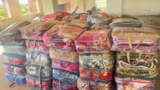 বাসে পুলিশের অভিযান, ভারতীয় কম্বল জব্দ