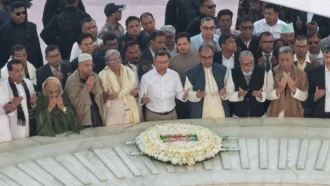 ১৯ বছর পর বাবার কবর জিয়ারত করলেন তারেক রহমান