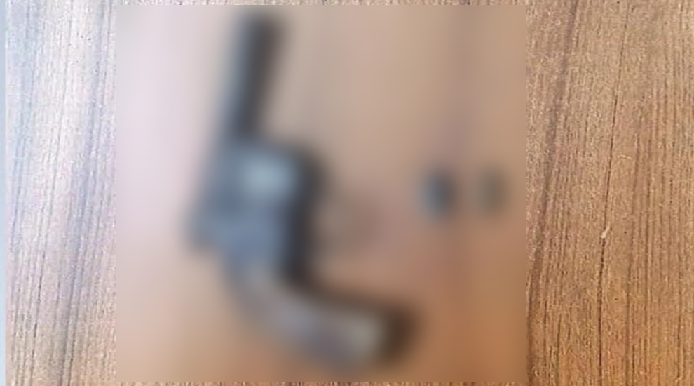 সিলেটে শতবর্ষী বটগাছের নিচে মিললো গুলিসহ পিস্তল