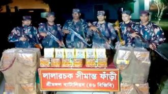 কুলাউড়ায় নাসির বিড়ি ধরলো বিজিবি