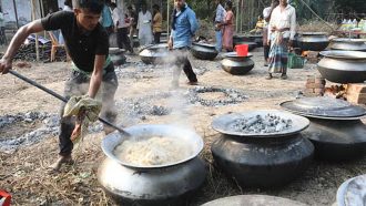 তারেক রহমানের সিলেট সফর : মিনিস্টার বাড়িতে ১২ হাজার মানুষের খাবার প্রস্তুত