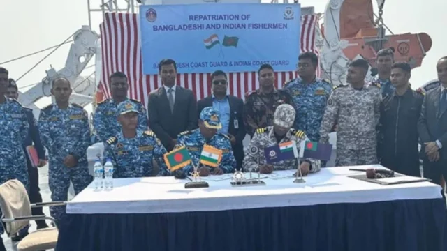 ভারতে আটক ৫ ট্রলারসহ ১২৮ বাংলাদেশিকে ফিরিয়ে আনলো কোস্ট গার্ড