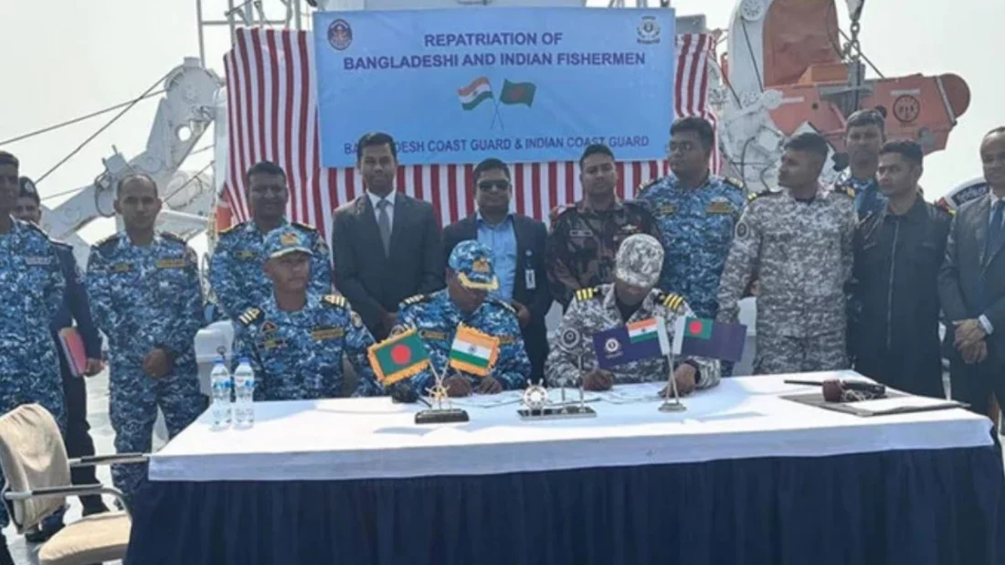 ভারতে আটক ৫ ট্রলারসহ ১২৮ বাংলাদেশিকে ফিরিয়ে আনলো কোস্ট গার্ড