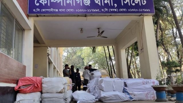 সিলেটে ভারতীয় পণ্যসহ ট্রাক আটক