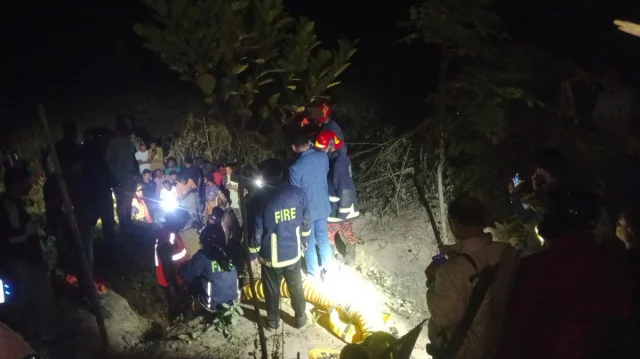 নলকূপের গর্তে পড়া শিশুটিকে ৪ ঘণ্টা পর অচেতন অবস্থায় উদ্ধার