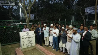 আবু সাঈদের কবর জিয়ারত করলেন তারেক রহমান, খোঁজ নিলেন পরিবারের