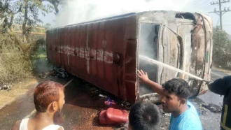 কুমিল্লায় বাস–সিএনজি–মোটরসাইকেল সংঘর্ষে বাসে আগুন, ঘটনাস্থলেই নিহত ৪