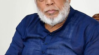 কূর্টনৈতিক পাসপোর্ট জমাদিয়েছেন রেলপথ উপদেষ্টা ফাওজুল কবির খান