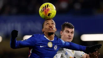 জয়ের পথ থেকে ছিটকে চেলসি, লিডসের দারুণ লড়াই