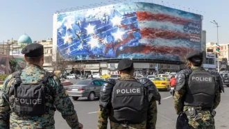 ফের সরকারবিরোধী বিক্ষোভে উত্তাল ইরান