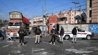 পাকিস্তানে নিরাপত্তা বাহিনীর অভিযানে ২২ সেনাসহ নিহত ২৫৫