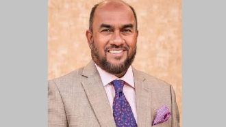 ত্যাগের পুরস্কার পেলেন কাইয়ূম চৌধুরী