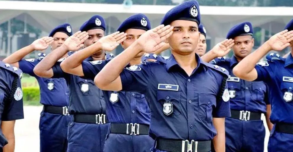 চাকরি ফিরে পাচ্ছেন সাড়ে ৬০০ এসআই