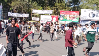 সিলেটে শিক্ষার্থীদের সড়ক অবরোধ, পুলিশ-সেনাবাহিনীর ধাওয়া