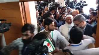 উৎসবমুখর পরিবেশে ভোট দিলেন জামায়াত আমির