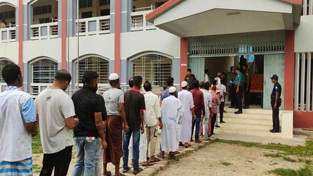 সিলেটে অর্ধেকের বেশি ভোটার কেন্দ্রে যাননি
