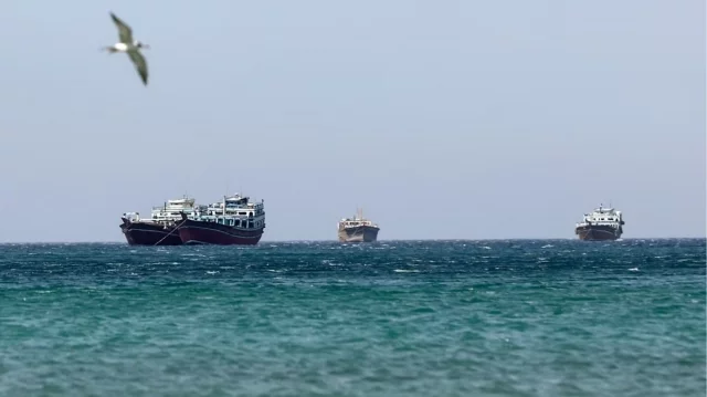 হরমুজ প্রণালী বন্ধ করে দিলো ইরান