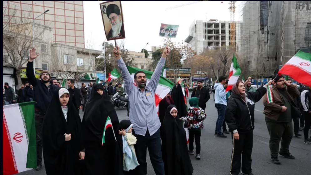 ট্রাম্পের ক্ষমতা দখলের আহ্বানকে বৃদ্ধাঙ্গুলি দেখালেন ইরানিরা