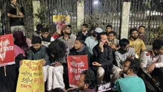 হাদি হত্যার বিচারের দাবিতে যমুনার সামনে ইনকিলাব মঞ্চের অবস্থান