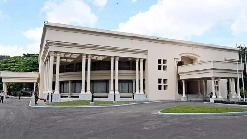 ১৯ মাস পর যমুনা ছাড়লেন ড. ইউনূস