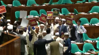 হট্টগোলের মধ্যে রাষ্ট্রপতির ভাষণ, প্ল্যাকার্ড হাতে বিরোধী দলের ওয়াক আউট