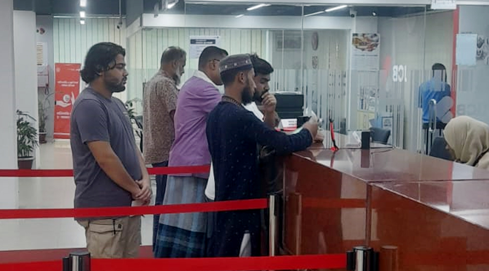 সিলেটে ছুটি শেষে খুলেছে ব্যাংক-অফিস-আদালত, নেই চাপ