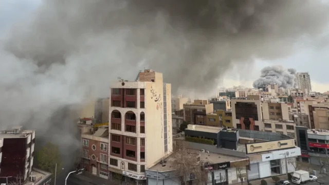 ব্যারাক ছেড়ে ‘পালিয়েছেন’ ইরানি কমান্ডাররা, বিপজ্জনক পরিস্থিতিতে সেনারা