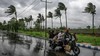 রাজধানীসহ ১৫ জেলায় বজ্রবৃষ্টির আশঙ্কা, নদীবন্দরে ১ নম্বর সংকেত