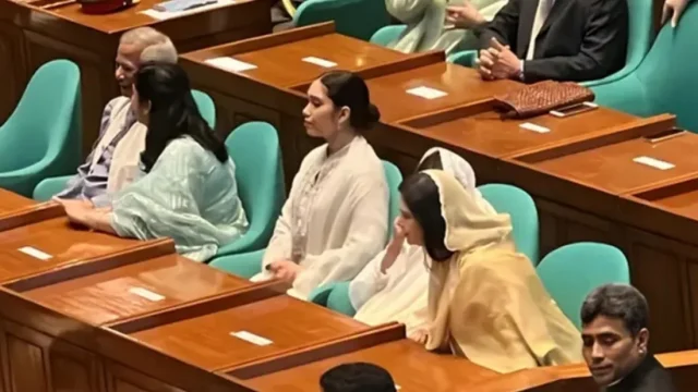 সংসদের দর্শক সারিতে ড. ইউনূস-জুবাইদা রহমান-জাইমা রহমান-তিন বাহিনীর প্রধানরা