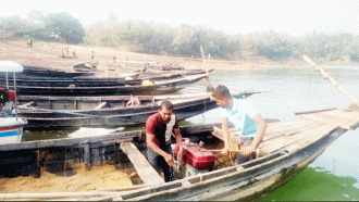 জৈন্তাপুরে অবৈধভাবে বালু উত্তোলনে ১০ নৌকা ধ্বংস, একজন কারা দণ্ড