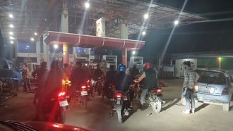 বিয়ানীবাজারেও তেল কেনার হিড়িক, ফিলিং স্টেশনগুলোতে ভিড়