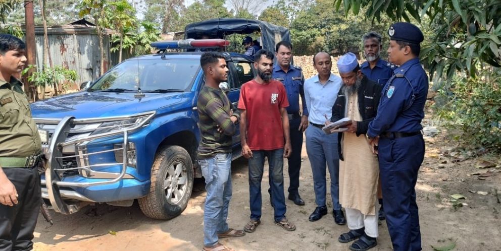 নিষিদ্ধ পাথর ক্রাশিং করায় দুই প্রতিষ্ঠানকে জরিমানা