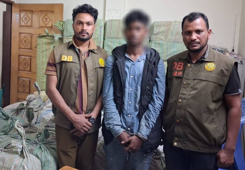 সিলেটে ভারতীয় পণ্যসহ যুবক পাকড়াও