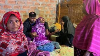 ‘দালাল আমাদের খাওয়া-দাওয়া দিচ্ছে না, বড় কষ্টে আছি, দোয়া করিও’