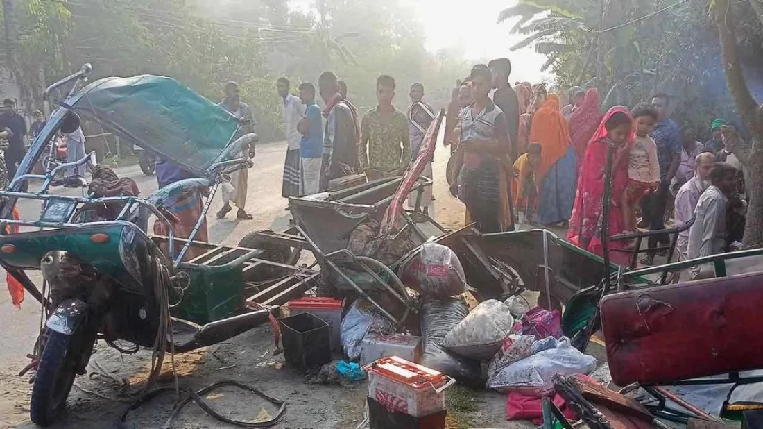 নাটোরে ট্রাক-ইজিবাইকের মুখোমুখি সংঘর্ষে নিহত তিন, আহত ৪