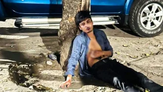 মধ্যরাতে শিক্ষার্থীদের হাতে আটক ঢাবি ছাত্রলীগ কর্মী, মারধরের পর থানায় সোপর্দ