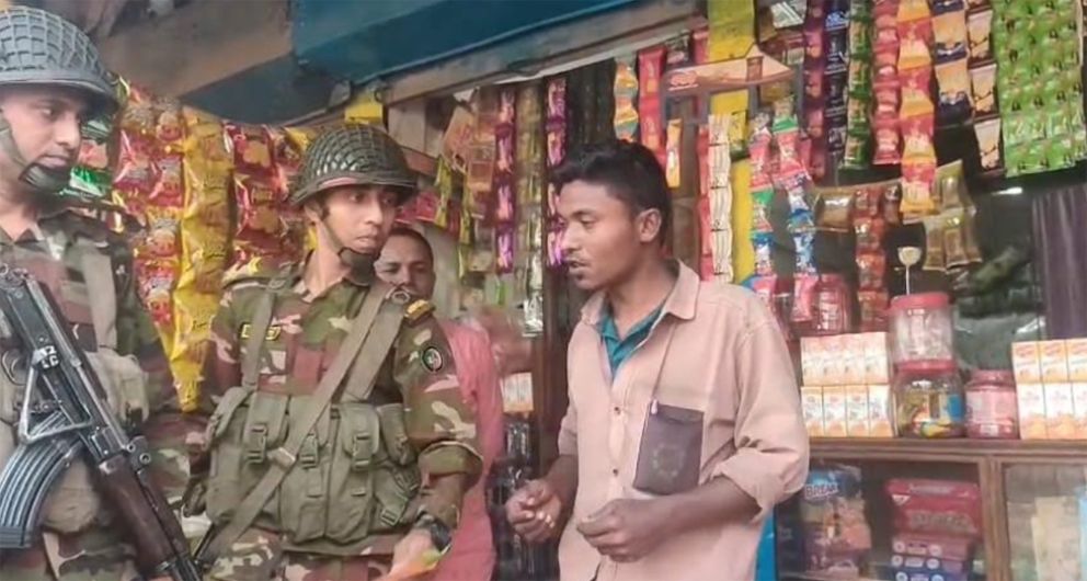 চাঁদা বাজির ভিডিও ফেসুবকে ভাইরাল, সেনাবাহিনীর হাতে যুবক আটক